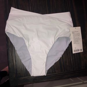 Lululemon Tied to Tide swim bottoms NWT